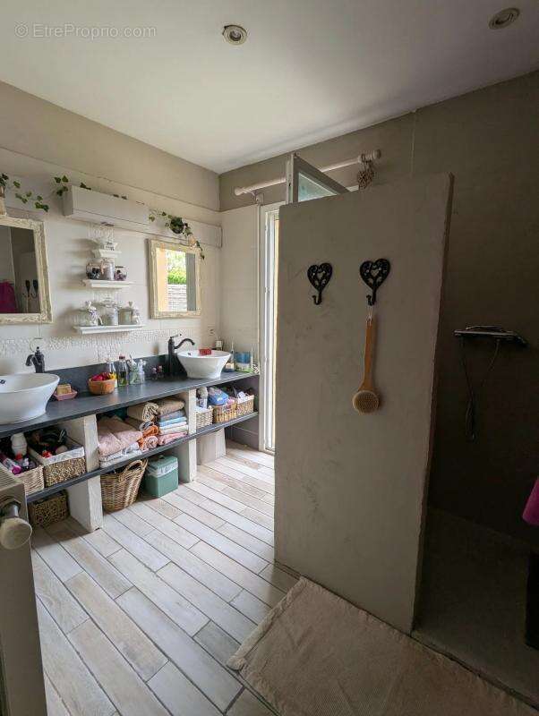 Maison à VEAUCHETTE