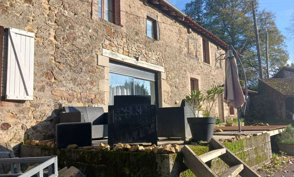 Maison à LE CHATENET-EN-DOGNON