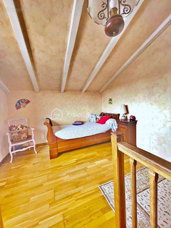 Baisse de prix pour cette Maison de 5 pieces avec piscine, garage et jardin- calme et confort assurés - photo 11