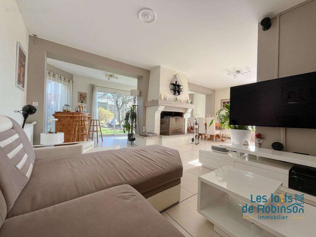 Maison à VERRIERES-LE-BUISSON