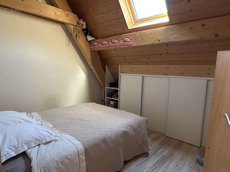 Propriété d'exception! Très beau chalet 4 pièces sur plus d'un hectare de terrain attenant. - photo 13
