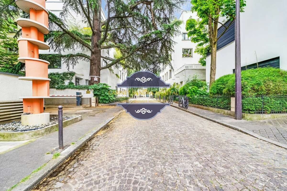 Appartement à PARIS-16E