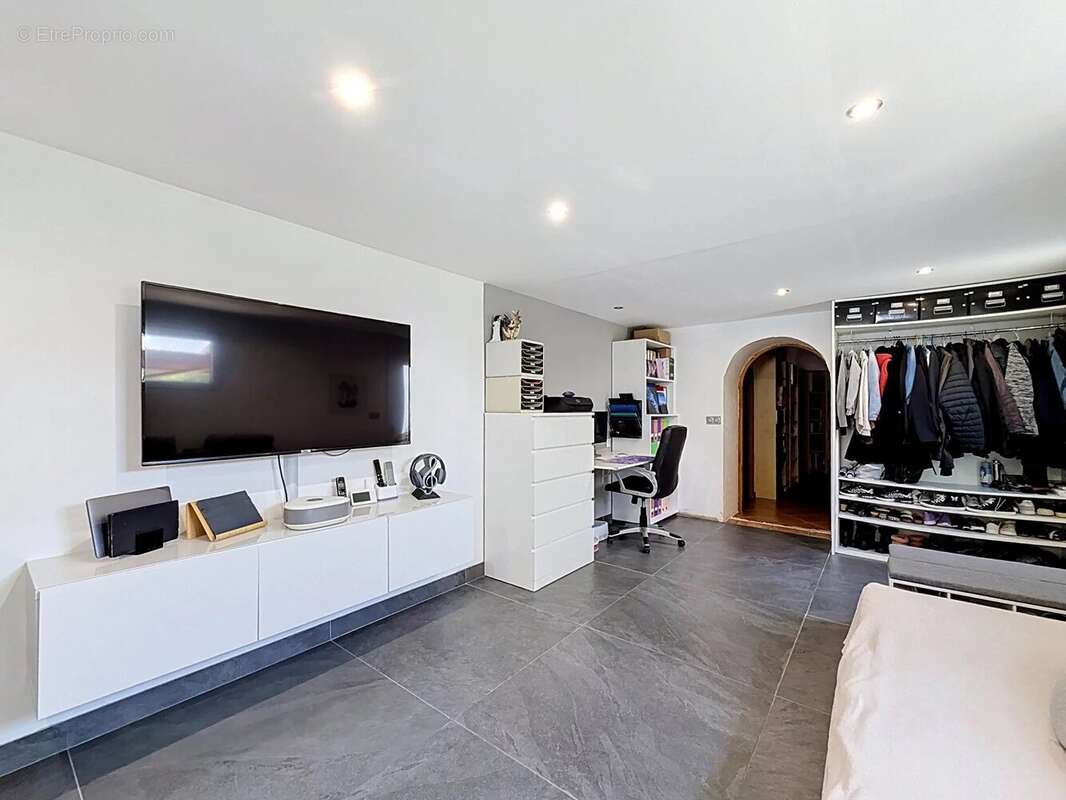 Maison 4 Pièces avec indépendance 3 Pièces et atelier de 100m2 - photo 8