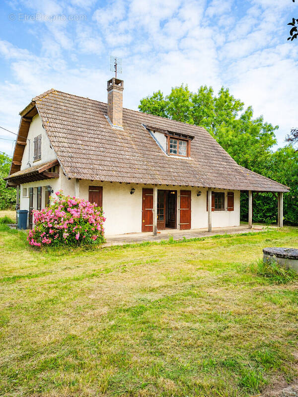 Maison à MONTJAY