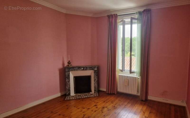 Maison à SAINT-YRIEIX-SUR-CHARENTE