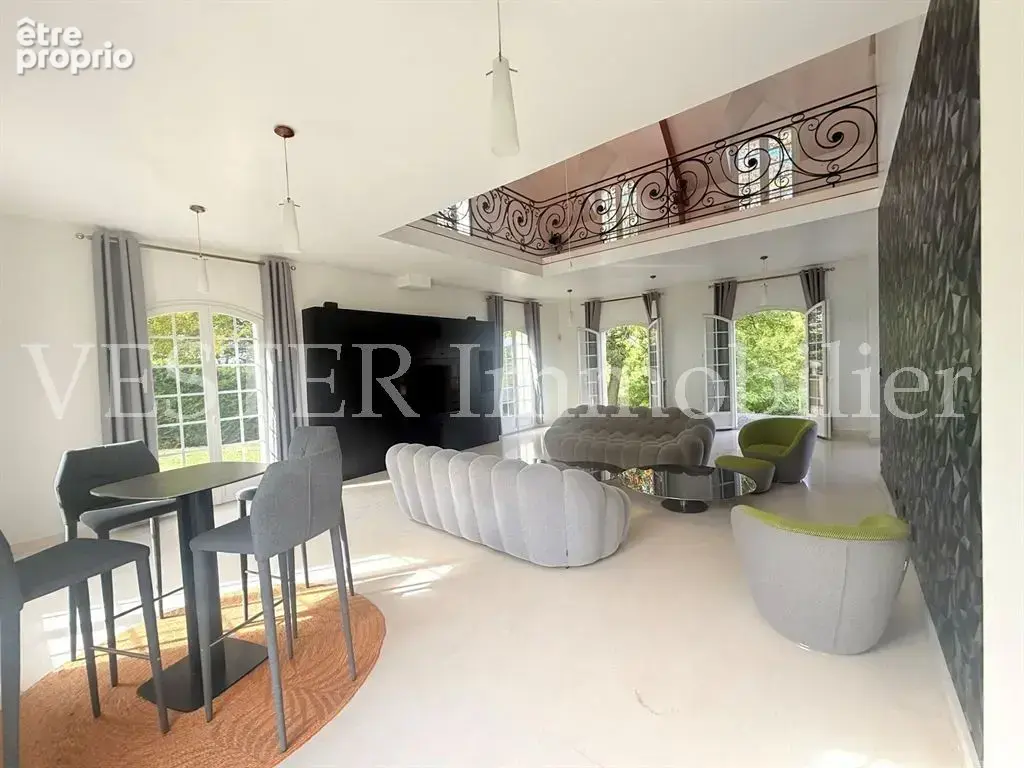 Demeure de caractère en pierre de saint-maximin sur un terrain de 2 850 m² - photo 3