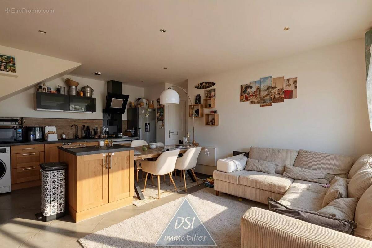 Appartement à NEYRON