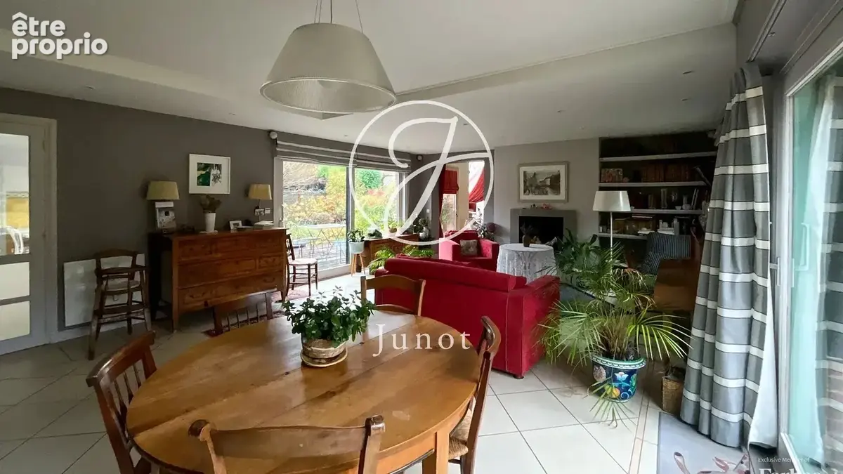 Ennetières-en-Weppes - CENTRE - Maison à vendre - 8 pièces - 206m² - 5 chambres - Jardin - Terrasse - Stationnements - photo 3