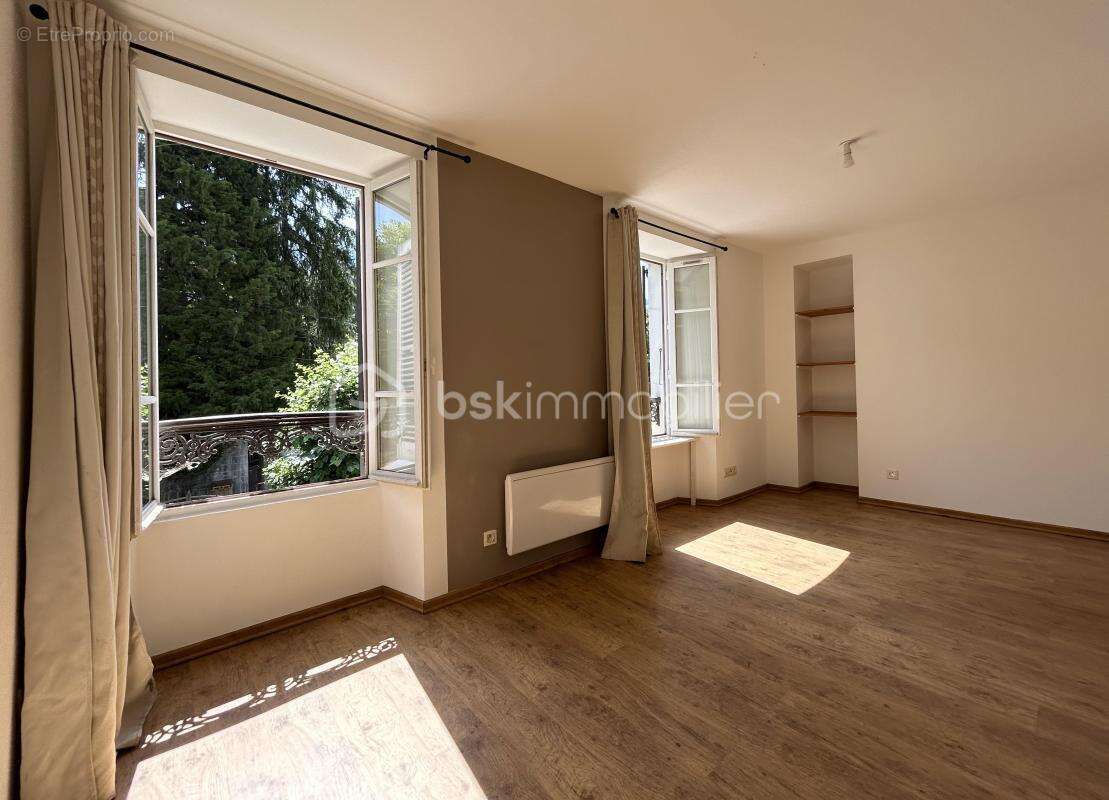 Appartement à VAULNAVEYS-LE-HAUT