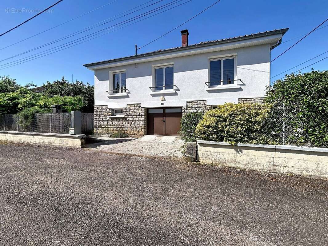 Maison à FRETIGNEY-ET-VELLOREILLE
