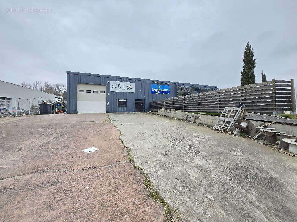 Commerce à SAINT-GENIS-LAVAL