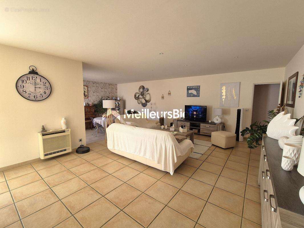 Maison à PEZILLA-LA-RIVIERE