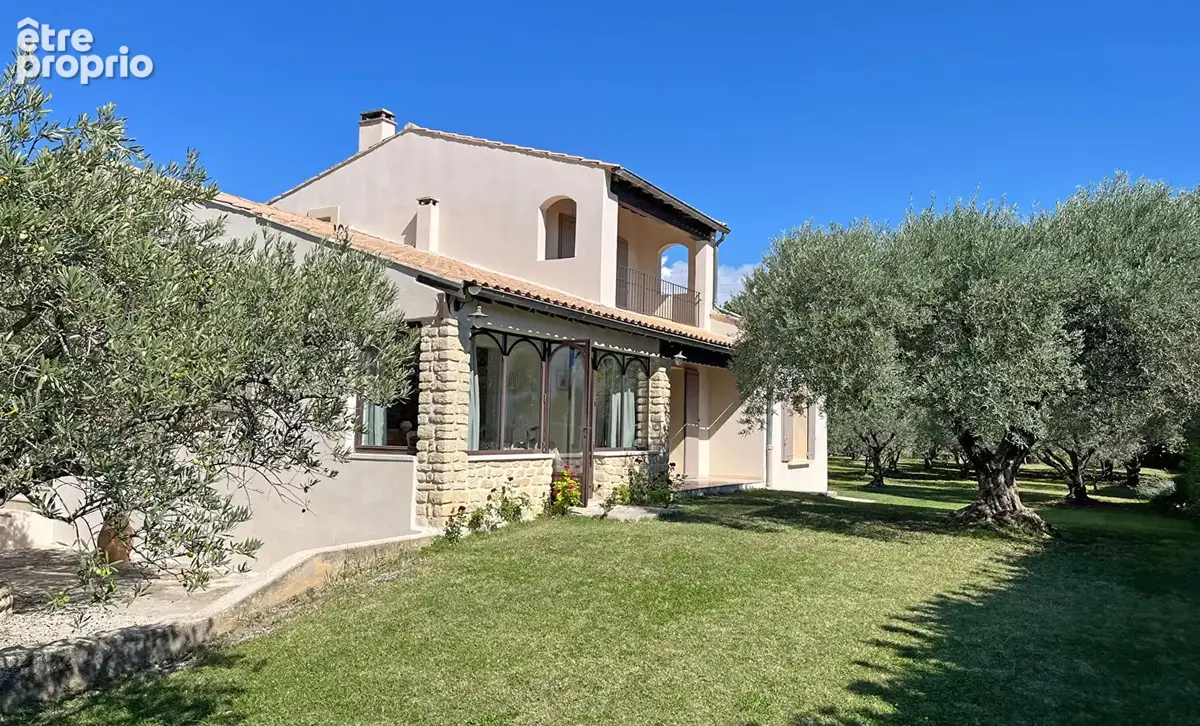 Superbe villa provençale avec piscine et  garage sur grand terrain clos. - photo 1