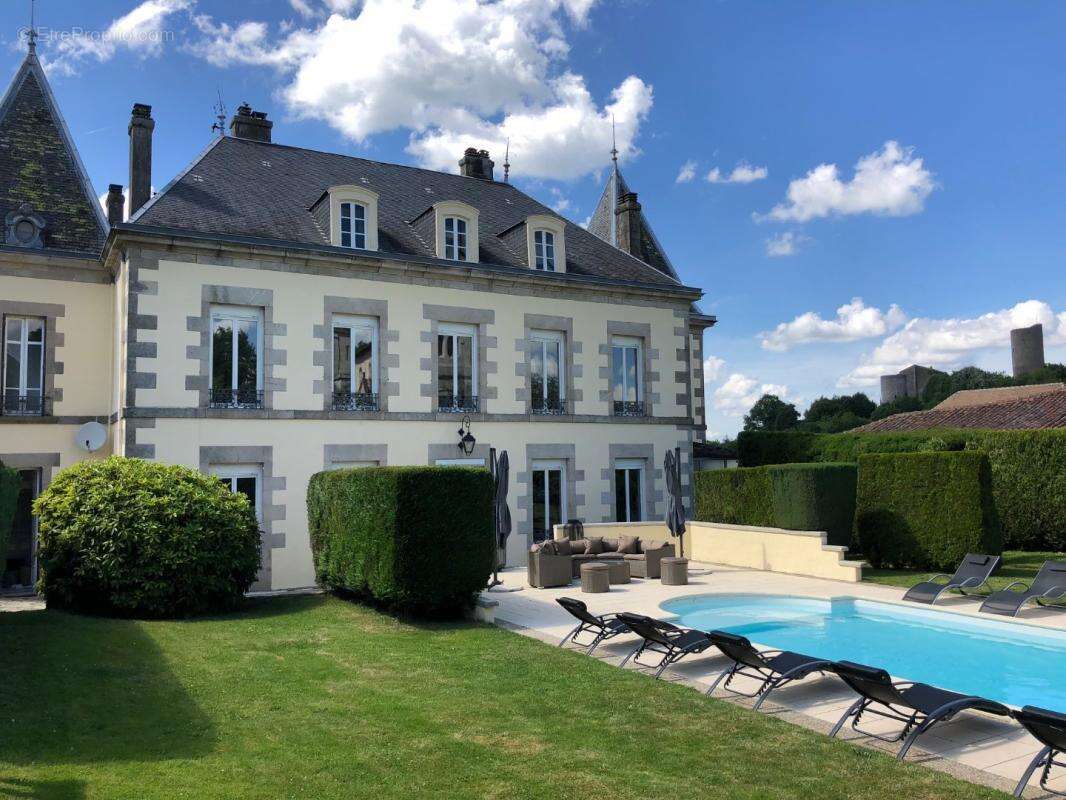 Maison à CHALUS