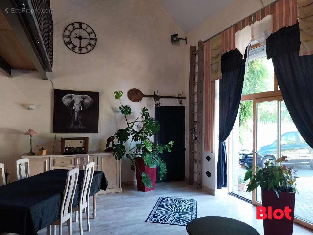 Maison 195 m² à Le Chatellier  - photo 2