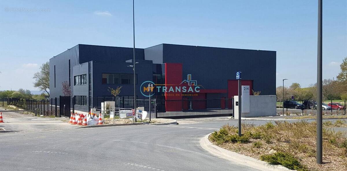 Commerce à VARENNES-JARCY