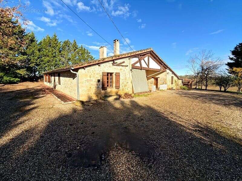 Maison à SAINTE-MERE