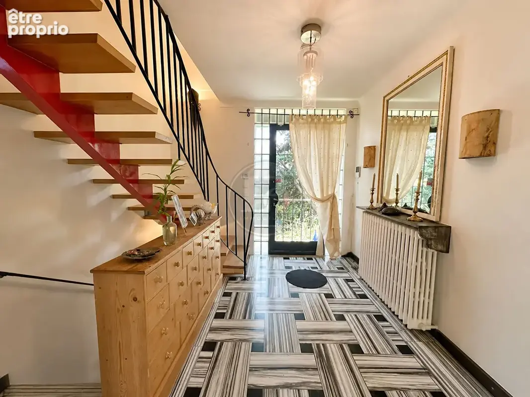 Maison familiale à rénover partiellement -  220 m2 - Proche Gare - photo 2