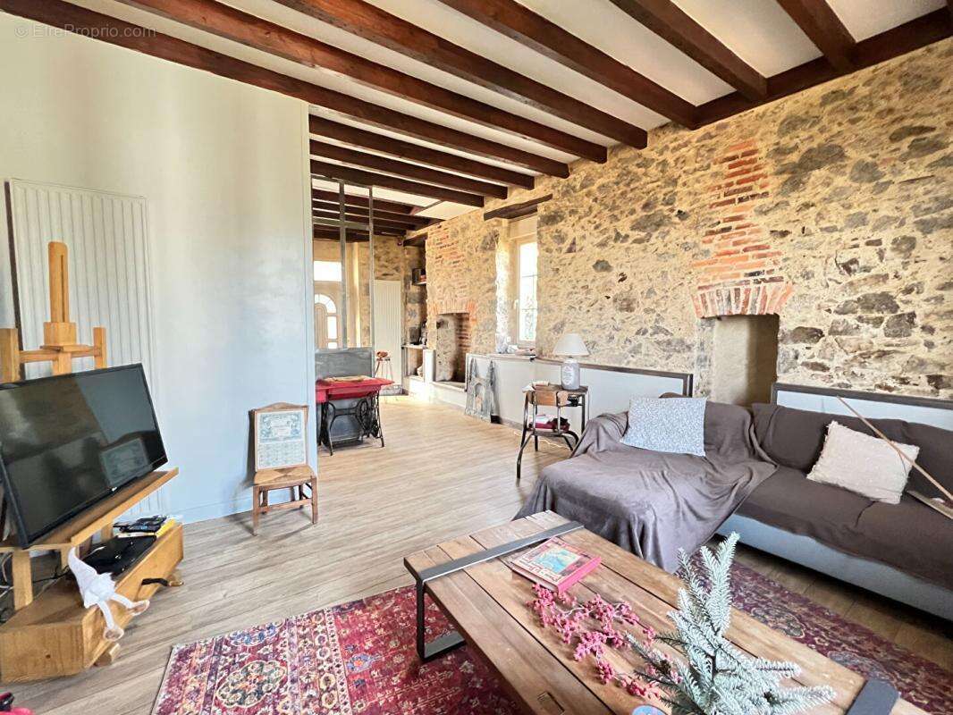 Maison à POUZAUGES