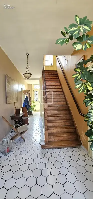 Maison 9 pièces de 270 m2 avec terrain constructible de 4781 m2, garage et dépendances - photo 5