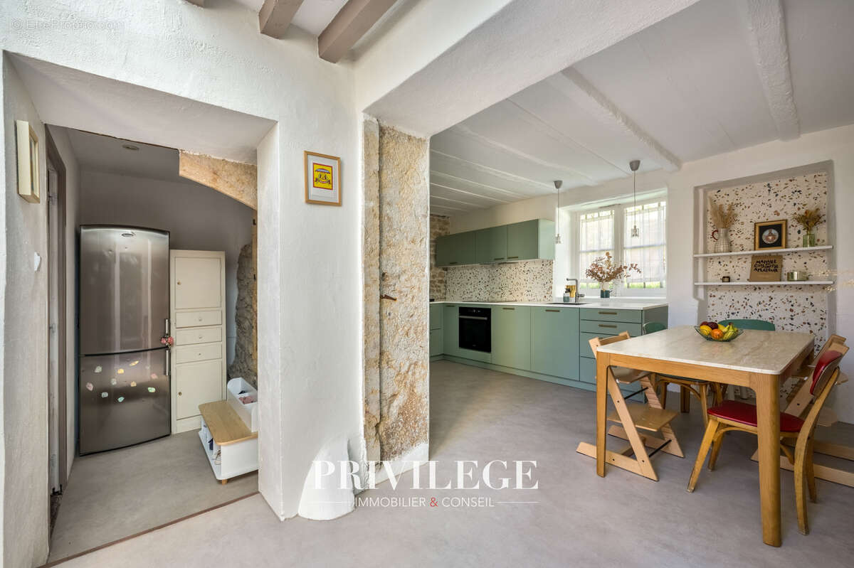 Maison à SAINT-CYR-AU-MONT-D'OR