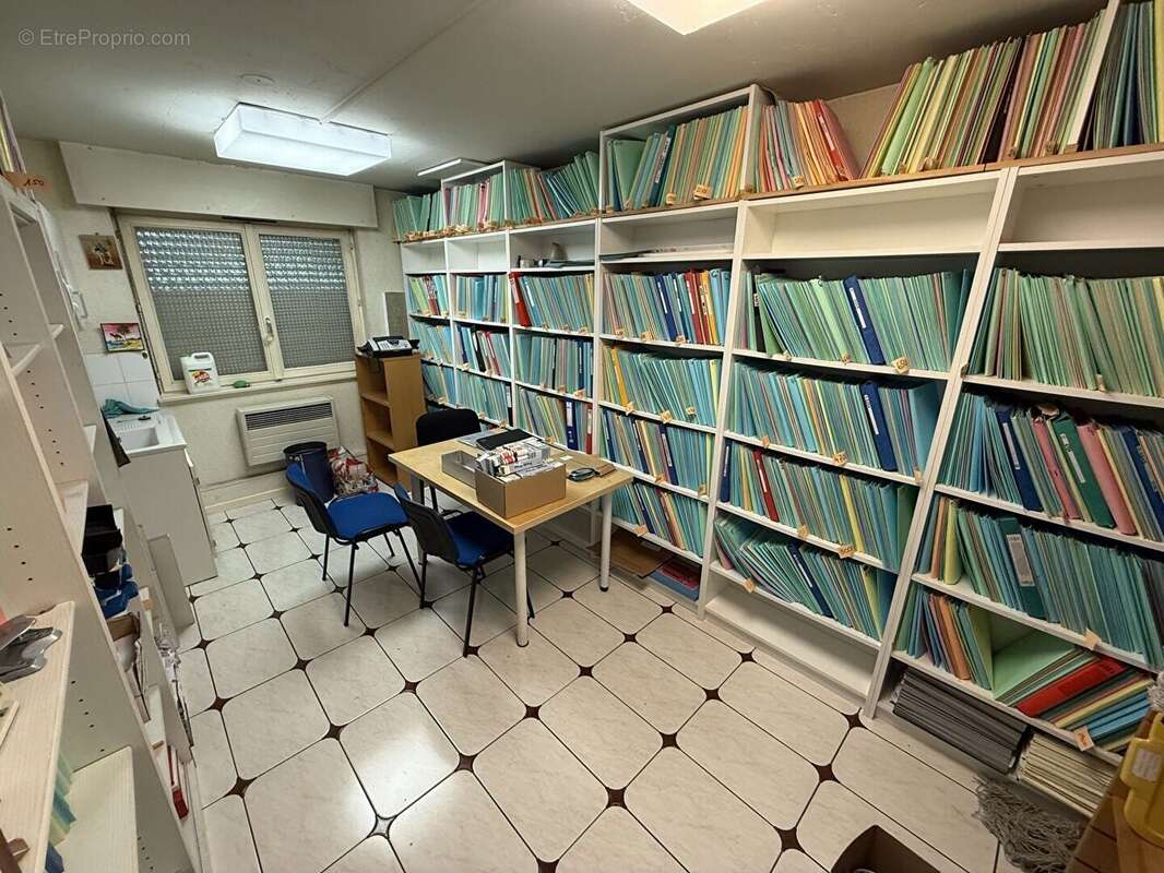 Local Professionnel  77M²  Libre - photo 6