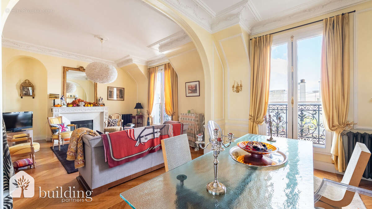Appartement à PARIS-16E