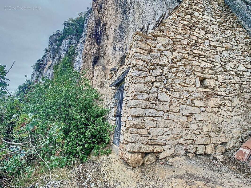 Maison atypique à flan de falaise avec une vue magnifique sur la vallée du Célé - photo 13