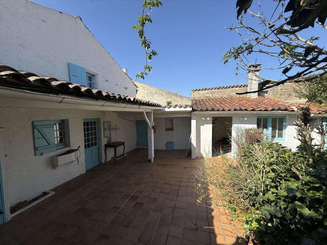 Maison à TALMONT-SUR-GIRONDE