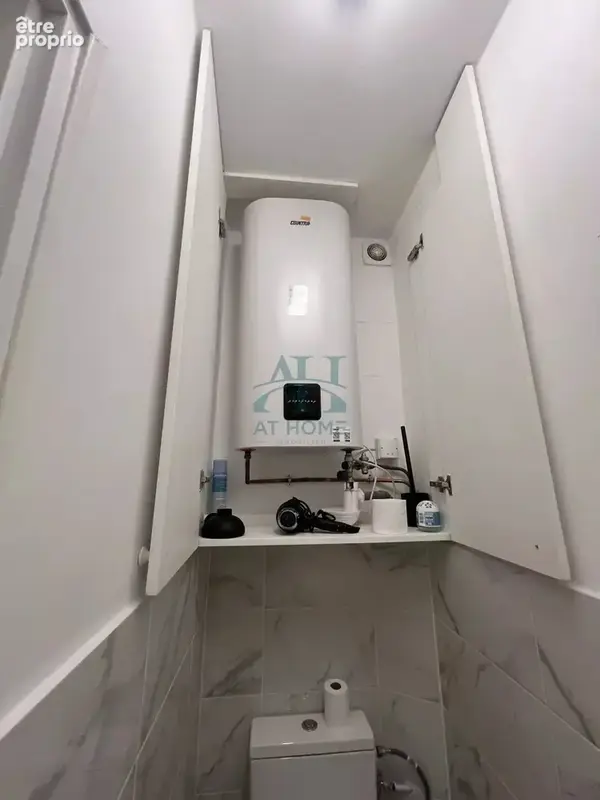 Studio à deux pas- rue des Martyrs - photo 9