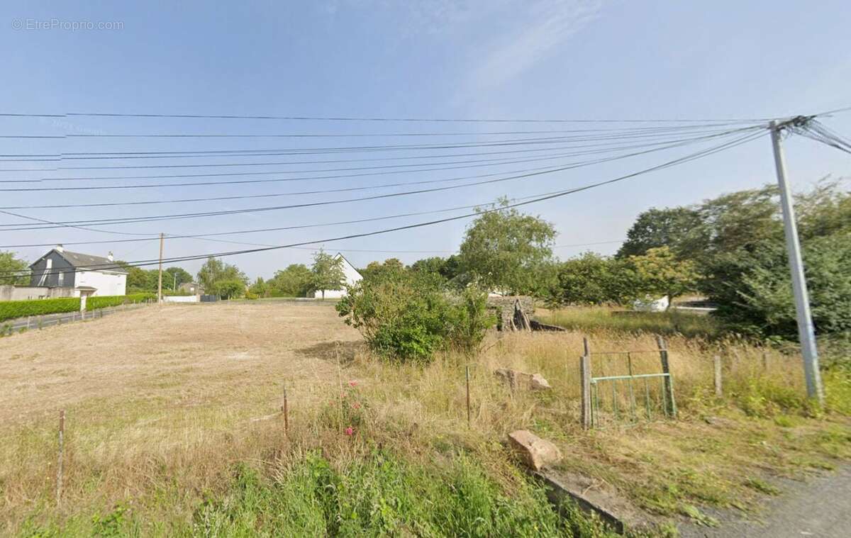 Terrain à SAINT-MARS-DU-DESERT