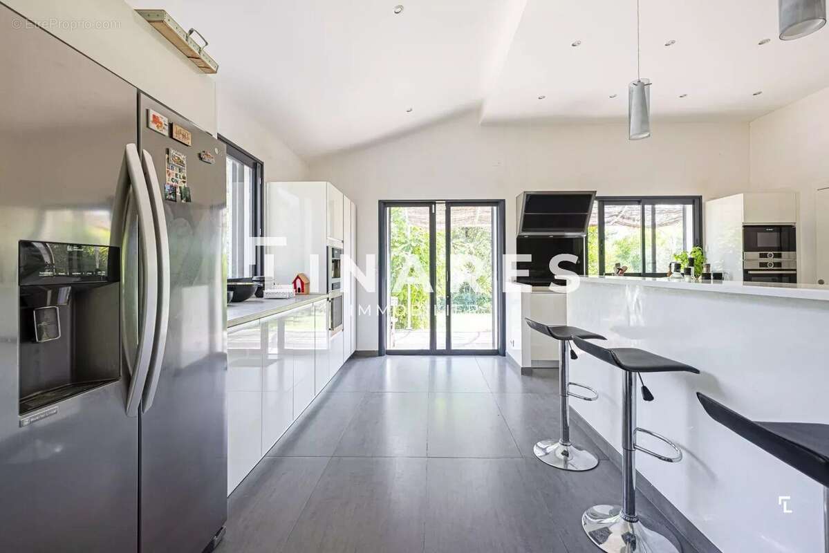 L'ALLAUDIENNE - Maison T5 de 151m2 - Terrain de 3300m2 - Piscine - Garage - ALLAUCH - photo 13