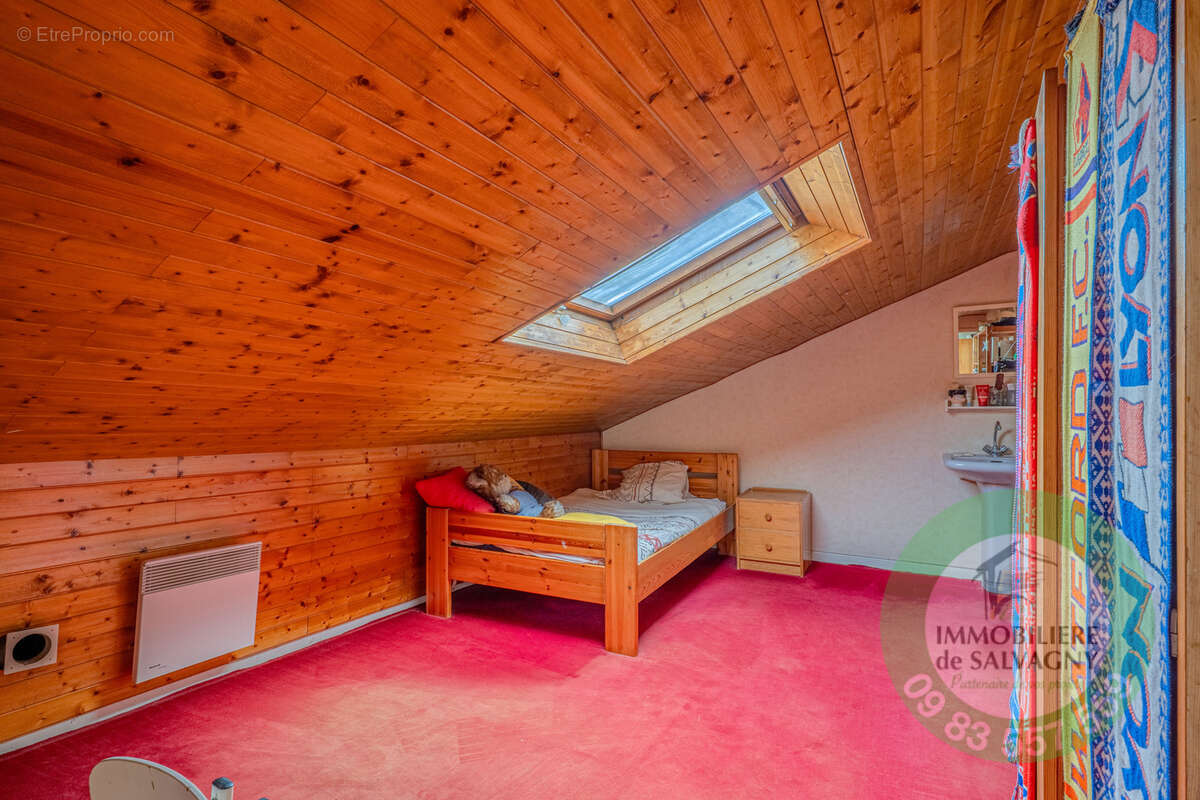 Maison à LA TOUR-DE-SALVAGNY