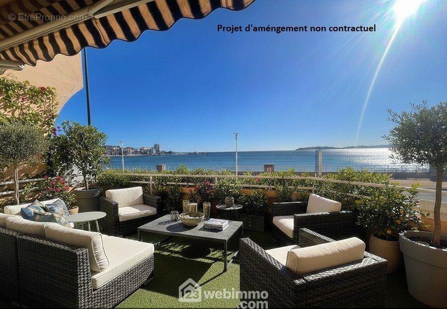 Une vue mer panoramique sur l?ensemble du Golfe de Saint-Tropez, un panorama rare qui sublime chaque instant. - Appartement à SAINTE-MAXIME