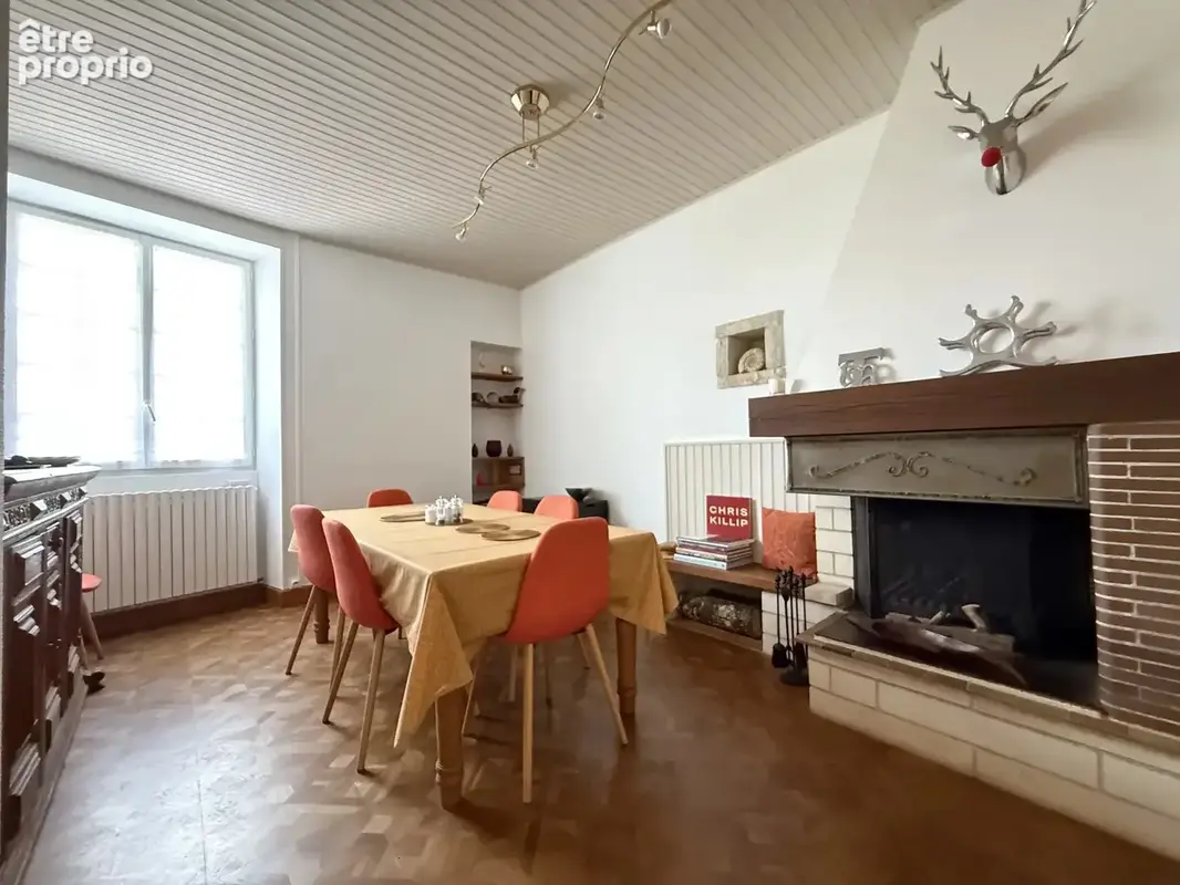 Belle maison de village rénovée avec 5 chambres, dépendances et jardin, située entre Ruffec et Civray - photo 4