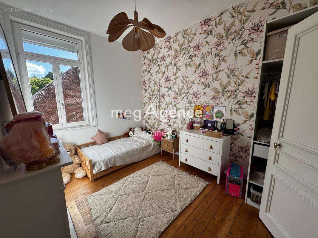 Très belle maison de ville, de 166m2, 5 chambres, jardin et dépendance - photo 5