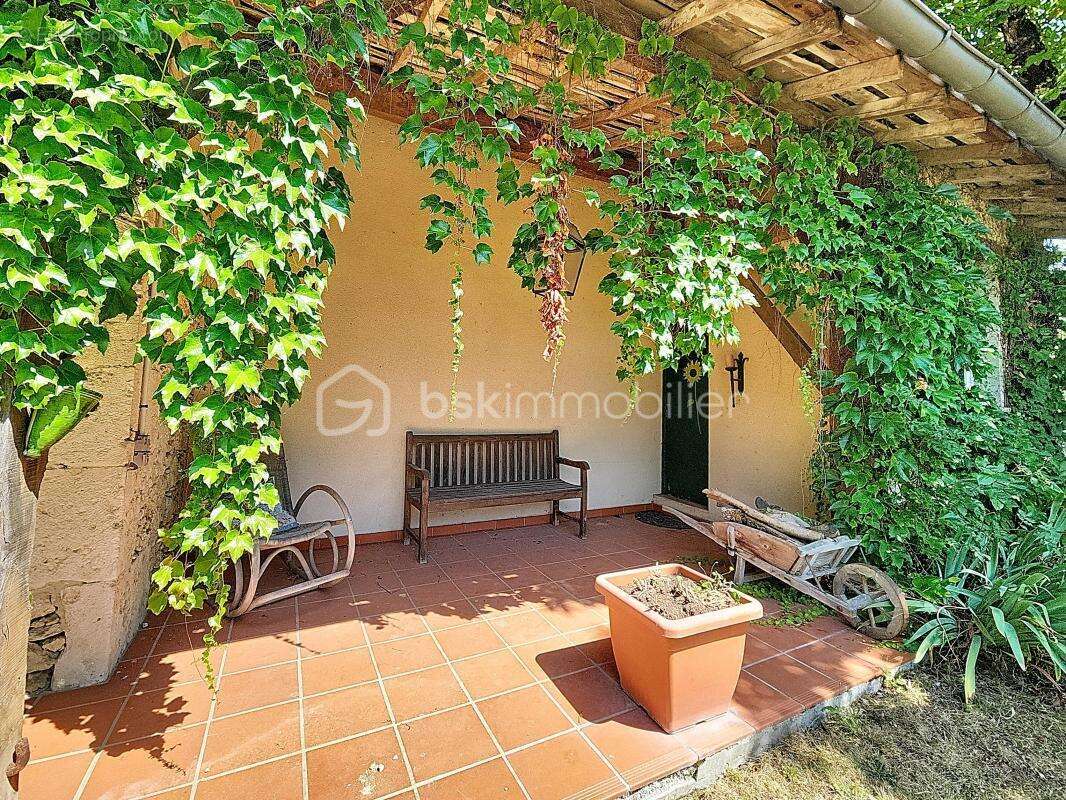 Du cachet et du charme pour cette confortable maison de 181m2. sur 1.1 hectare de terrain - photo 25