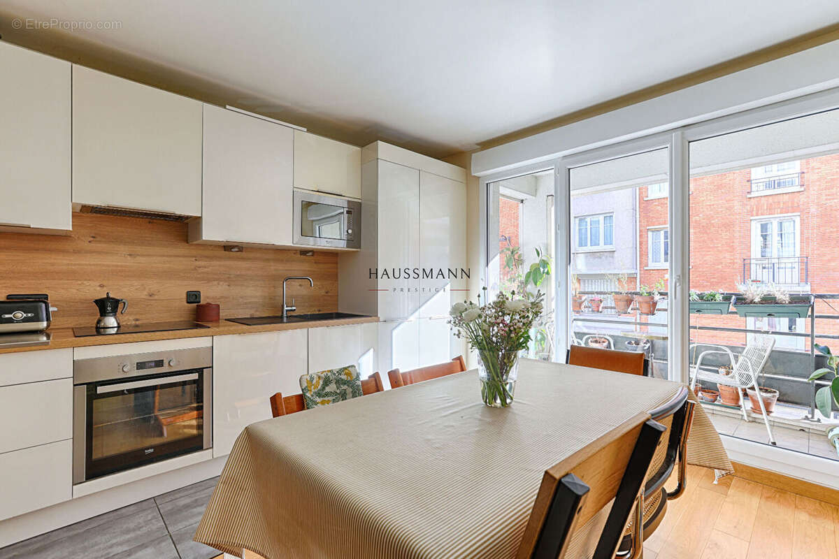 Appartement à PARIS-17E