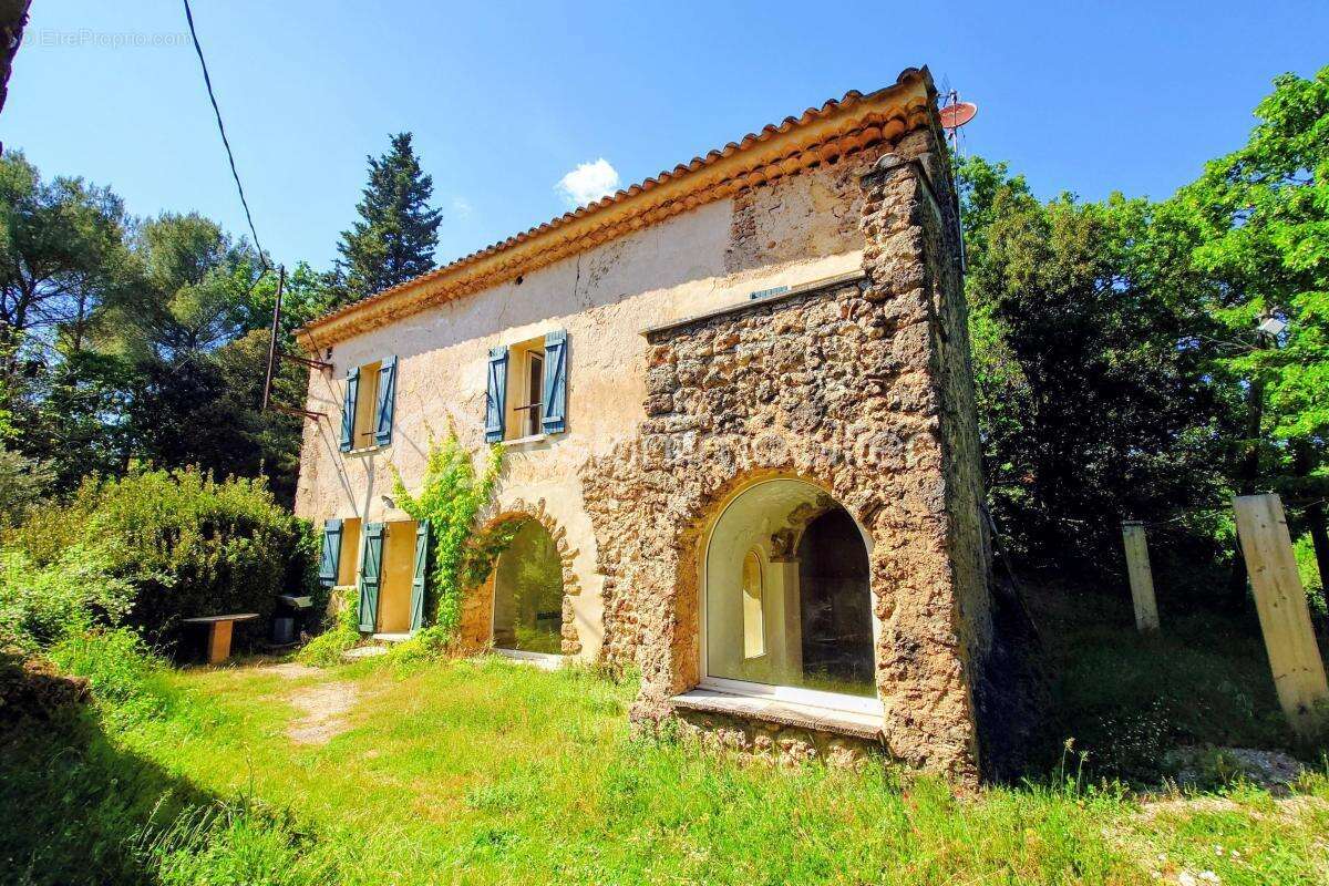 Maison à SALERNES