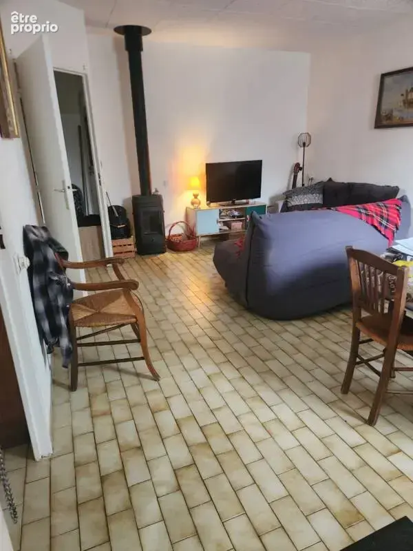 Maison de plain pied, mitoyenne par le garage, à St Etienne les Orgues - photo 3
