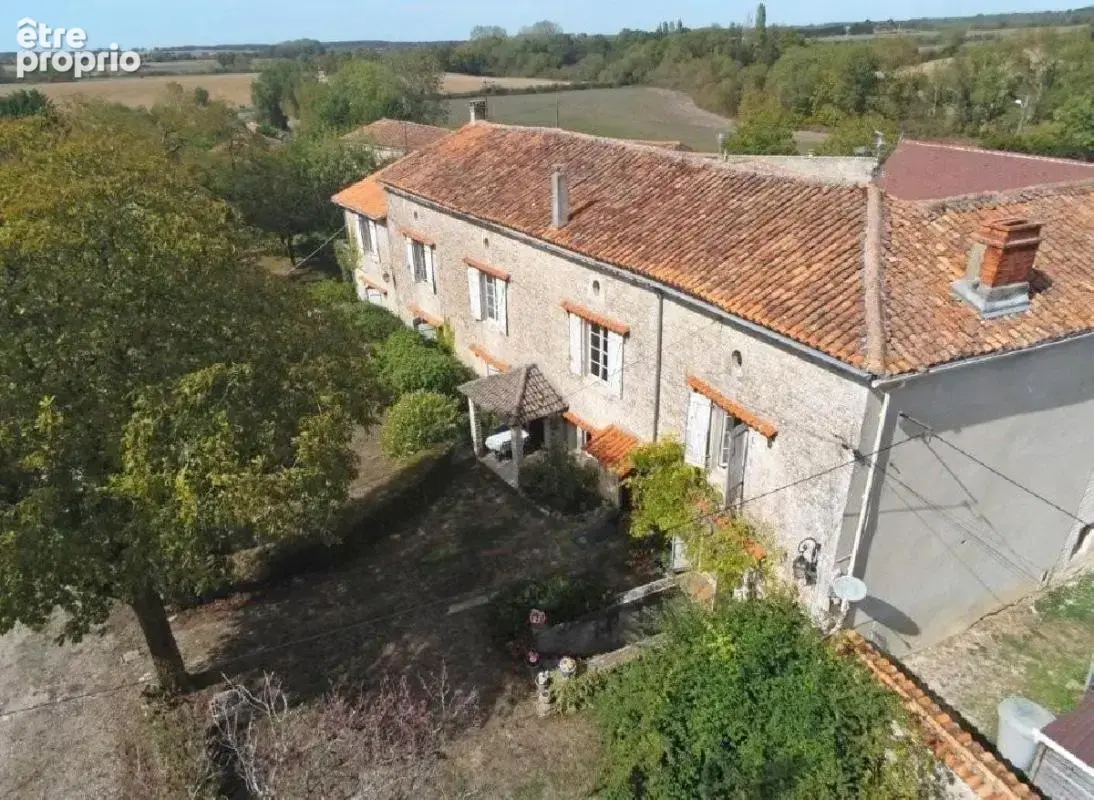 Maison 14 pièces 424 m² à vendre à Ruffec (16240) - photo 2