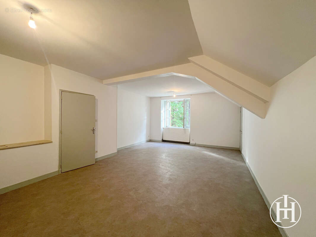 Maison à SAINT-CHRISTOPHE-LE-CHAUDRY