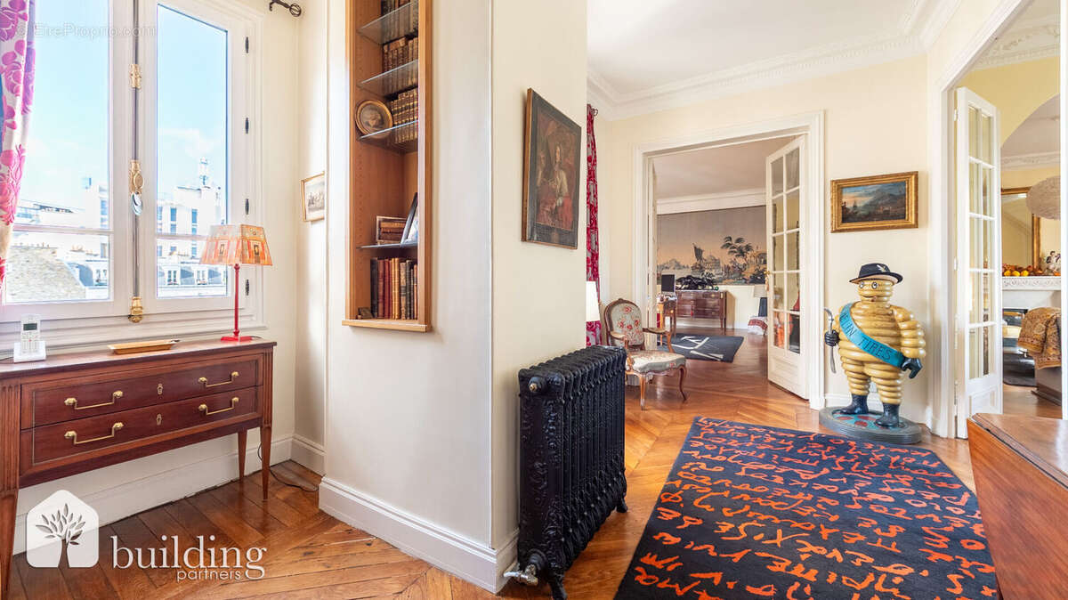 Appartement à PARIS-16E