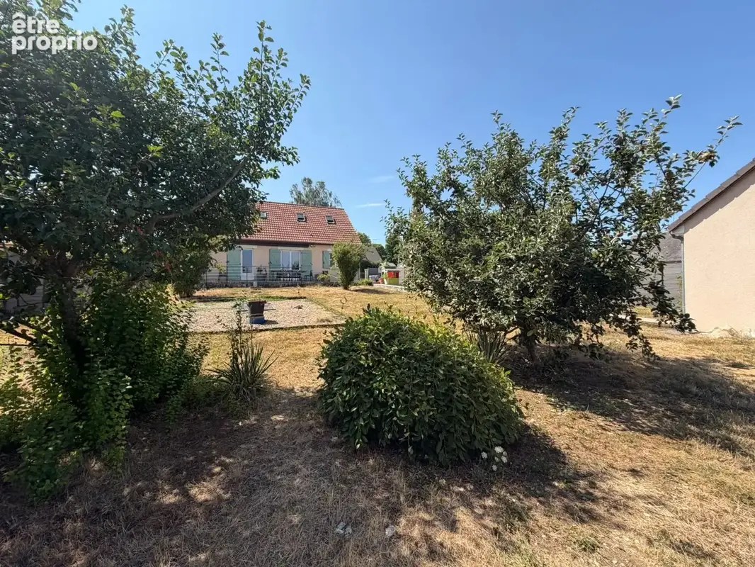 Maison familiale 3 chambres avec double garage   Condé (36100) - photo 1