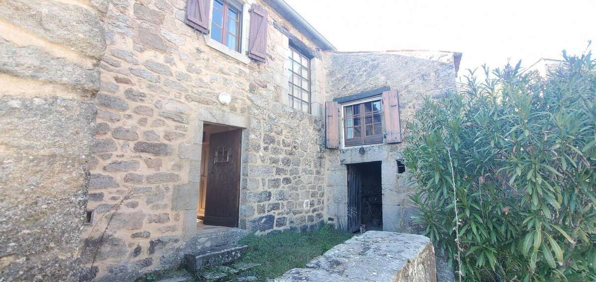 Maison à LABLACHERE