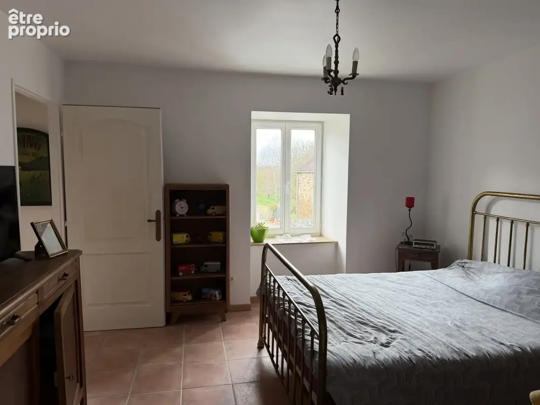 Maison en pierre avec dépendances et terrain - photo 15