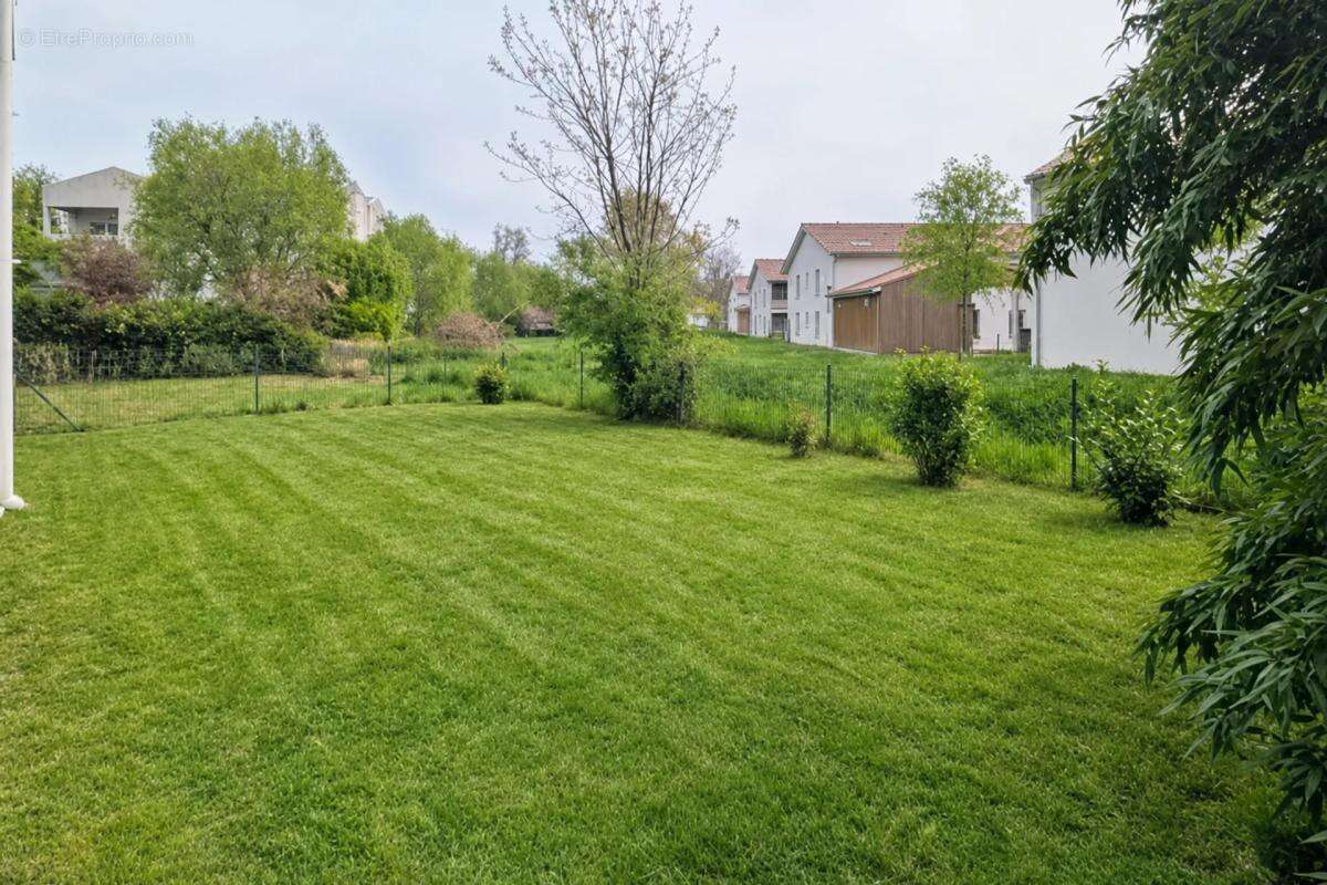 Appartement à PAREMPUYRE