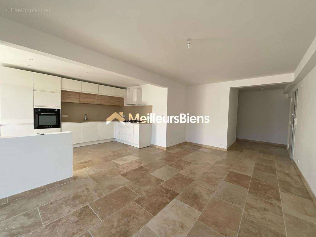 Appartement lumineux de 85 m² avec 3 chambres à vendre à Sète 34200 - photo 2