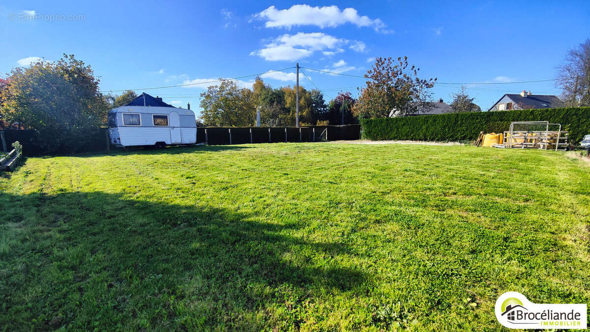 Terrain à SAINT-GILLES