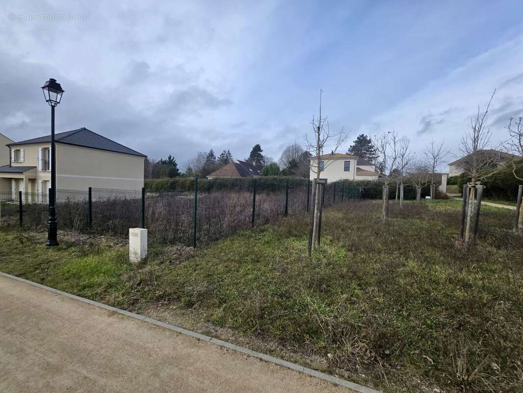 Terrain à VAUX-SUR-SEINE